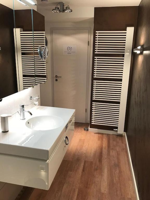 רוסטוק Exclusive Fewo In Warnemuende, 150M To The Beach, 2 Bathrooms, 2 Bedrooms, Sauna, Wifi And Much More. מראה חיצוני תמונה