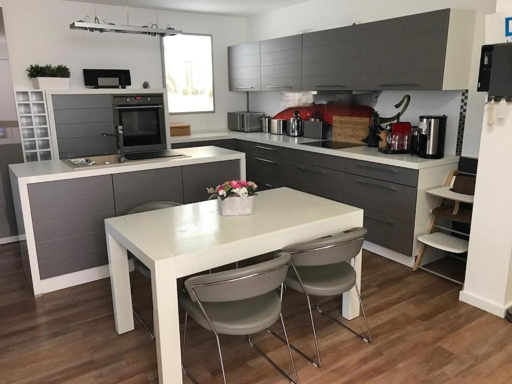 רוסטוק Exclusive Fewo In Warnemuende, 150M To The Beach, 2 Bathrooms, 2 Bedrooms, Sauna, Wifi And Much More. מראה חיצוני תמונה
