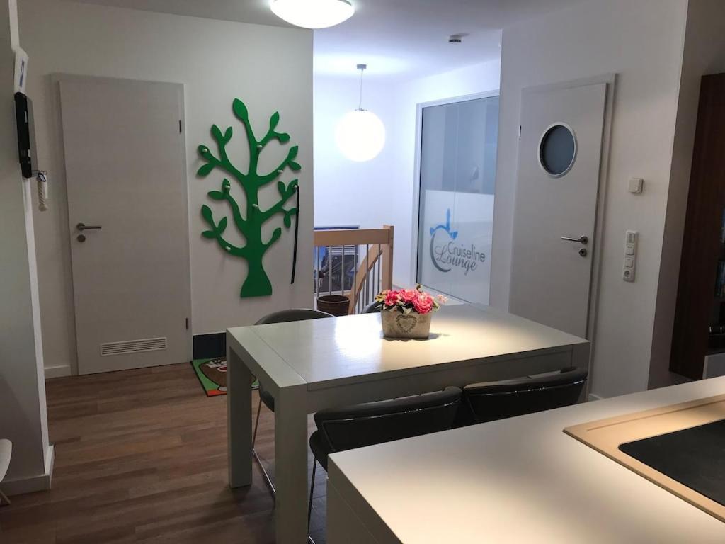רוסטוק Exclusive Fewo In Warnemuende, 150M To The Beach, 2 Bathrooms, 2 Bedrooms, Sauna, Wifi And Much More. מראה חיצוני תמונה