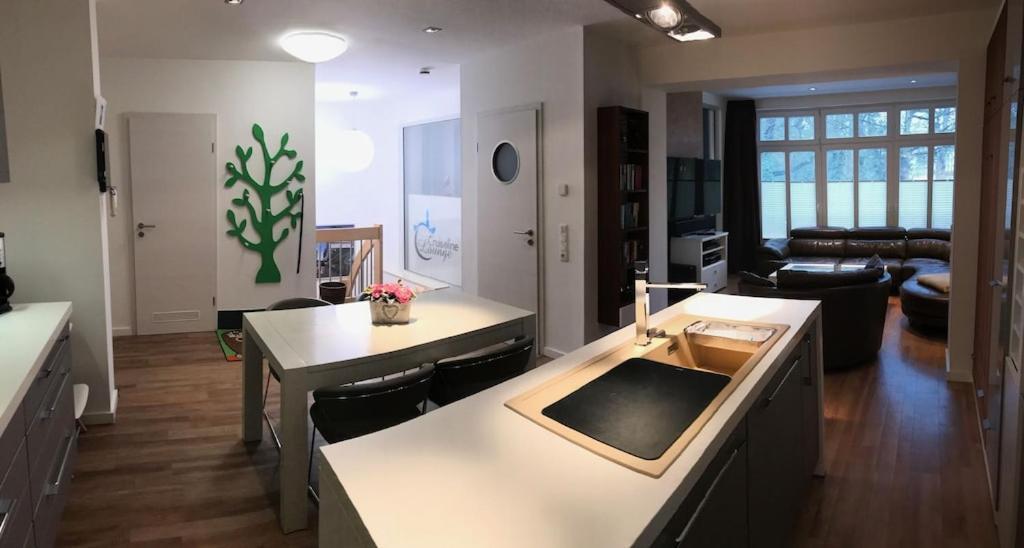 רוסטוק Exclusive Fewo In Warnemuende, 150M To The Beach, 2 Bathrooms, 2 Bedrooms, Sauna, Wifi And Much More. מראה חיצוני תמונה